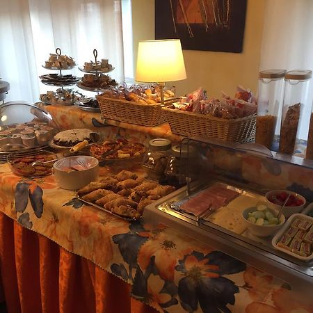 Hotel Flora Desenzano del Garda Dış mekan fotoğraf
