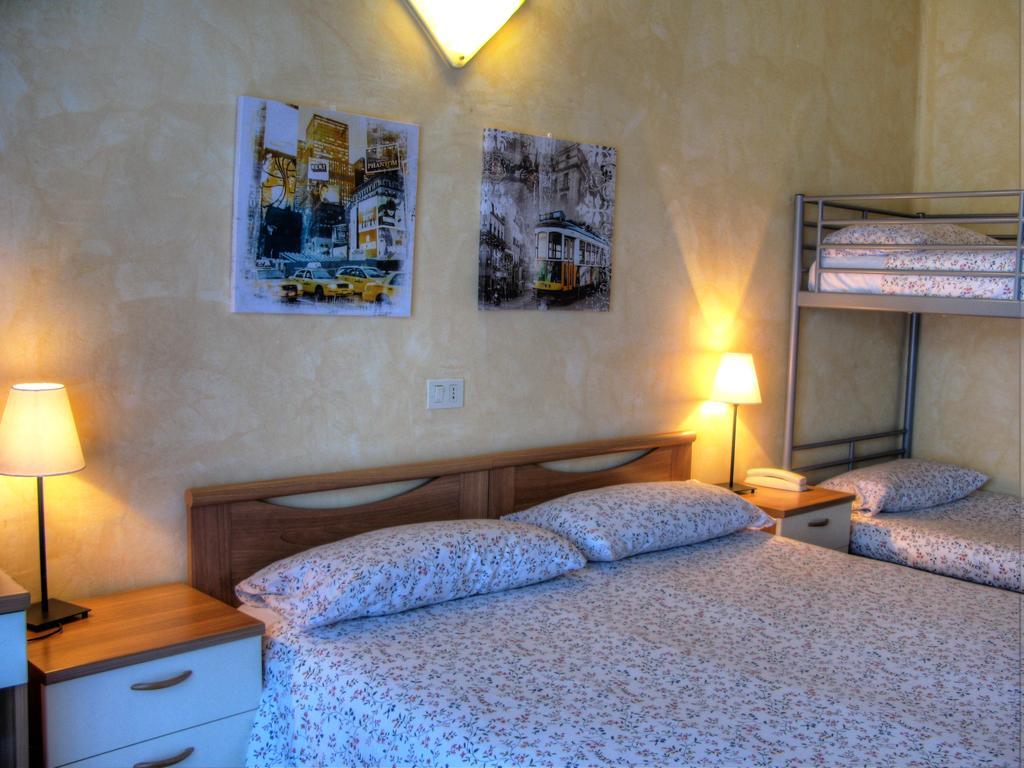 Hotel Flora Desenzano del Garda Oda fotoğraf