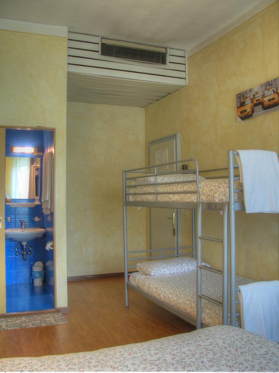 Hotel Flora Desenzano del Garda Oda fotoğraf