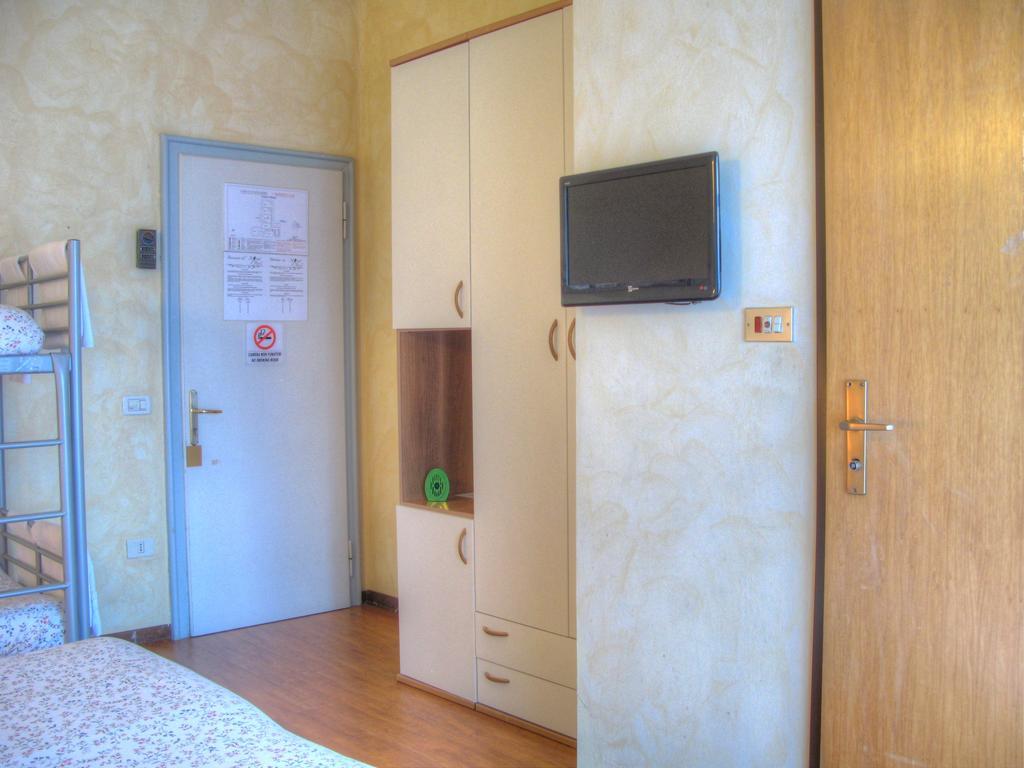 Hotel Flora Desenzano del Garda Oda fotoğraf