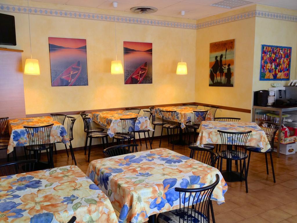 Hotel Flora Desenzano del Garda Dış mekan fotoğraf